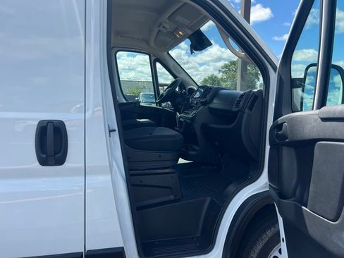 Used 2025 RAM ProMaster 2500 w/ U-Haul Equipment Group FWD image 8