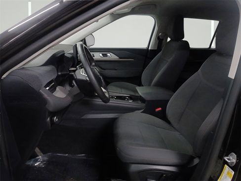 Certified 2025 Ford Explorer Active image 18