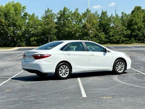Used 2017 Toyota Camry LE FWD image 8