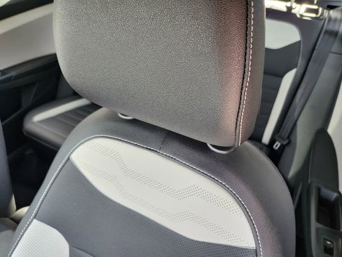 New 2026 Volkswagen Taos SEL image 6