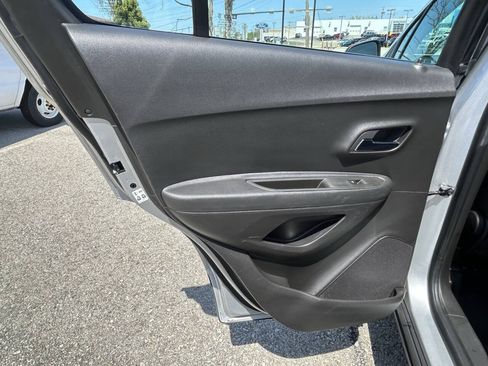Used 2017 Chevrolet Trax LS FWD image 21