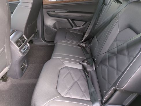 New 2026 Volkswagen Atlas SE image 16