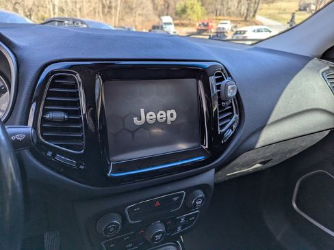 Used 2019 Jeep Compass Limited AWD/4WD image 10