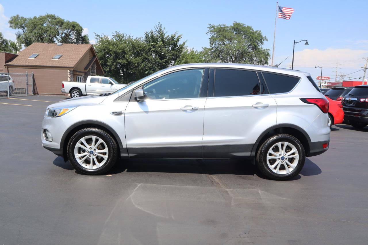 Used 2019 Ford Escape SE FWD image 2
