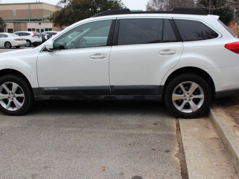 Used 2013 Subaru Outback 2.5i Limited image 18