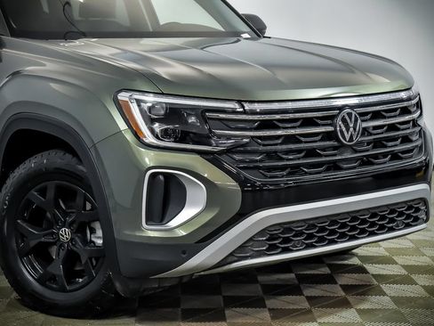 Certified 2025 Volkswagen Atlas Peak Edition SE AWD/4WD image 2