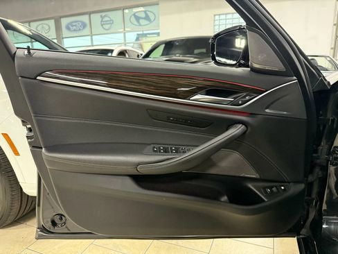 Used 2018 BMW 530e xDrive image 28