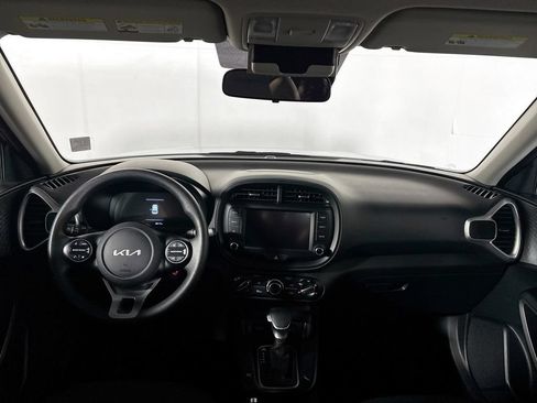 Used 2025 Kia Soul LX w/ LX Technology Package FWD image 12