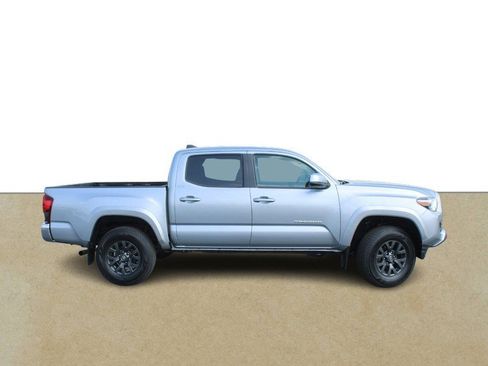 Certified 2022 Toyota Tacoma SR5 AWD/4WD image 2