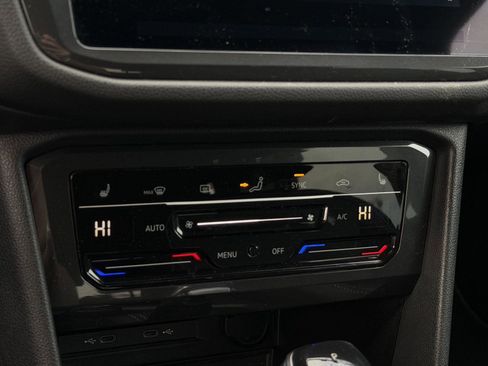 Used 2023 Volkswagen Tiguan SE image 14