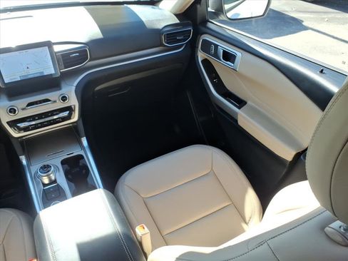 Certified 2022 Ford Explorer XLT w/ Equipment Group 202A image 24