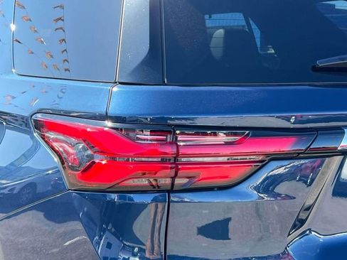 Certified 2023 Chevrolet Traverse LT w/ LT Premium Package AWD/4WD image 12