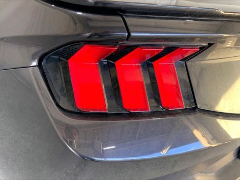 Used 2024 Ford Mustang GT Premium image 13