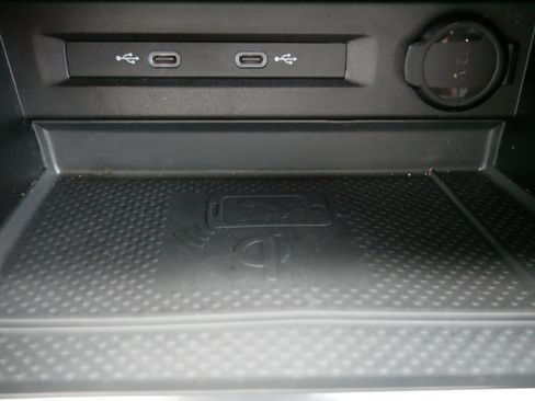Used 2024 Volkswagen Tiguan SE AWD/4WD image 28