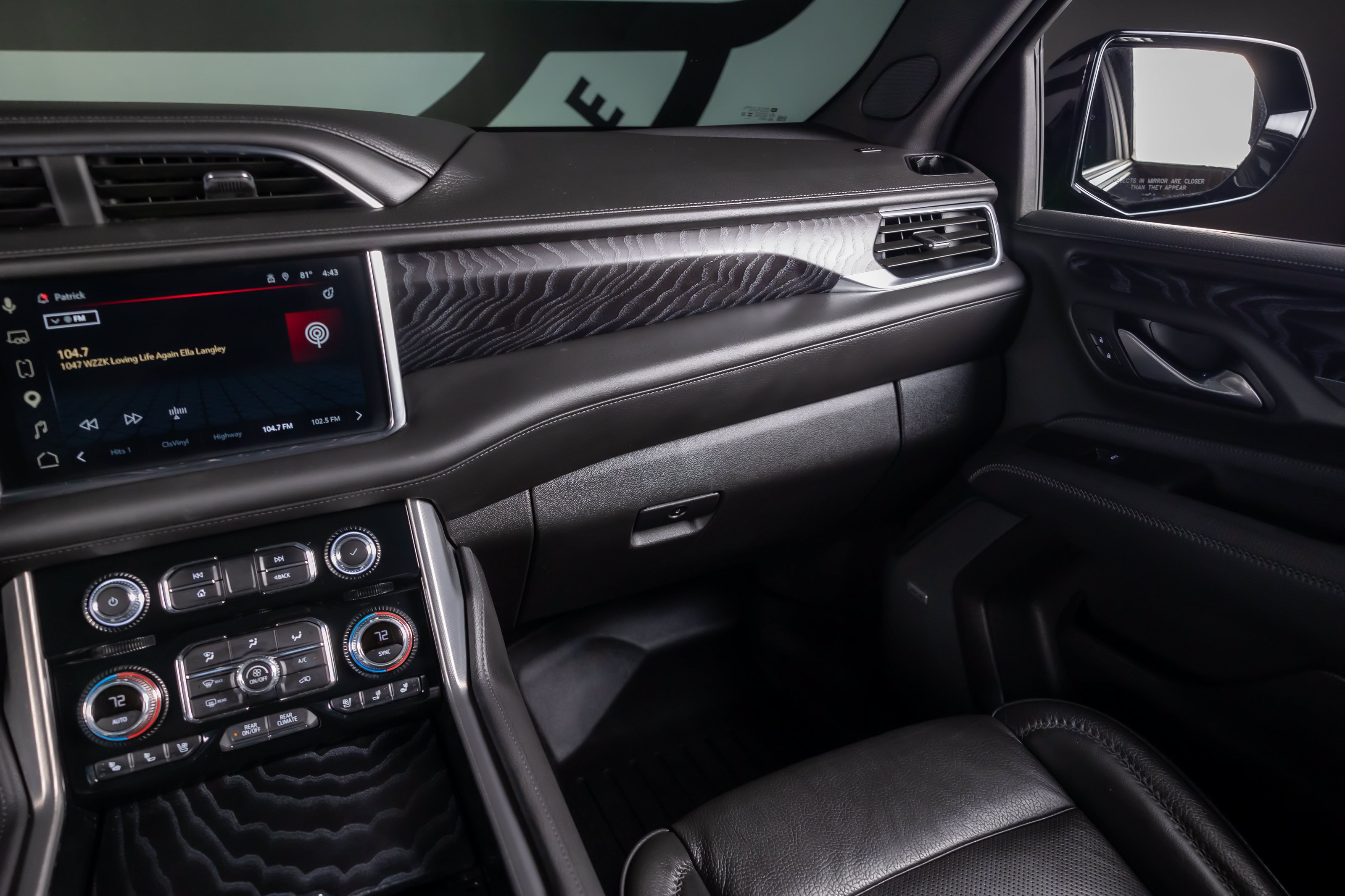 Used 2023 GMC Yukon XL Denali AWD/4WD image 8