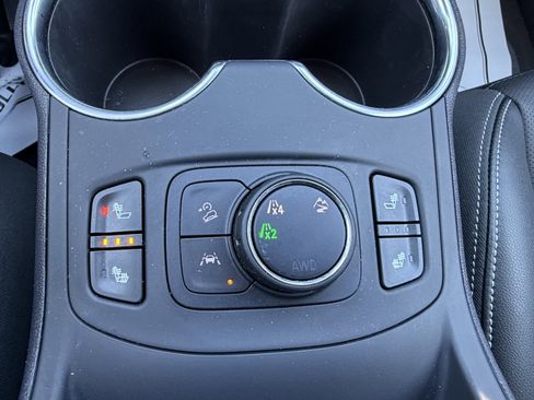 Used 2024 GMC Terrain SLT w/ Infotainment Package II image 15