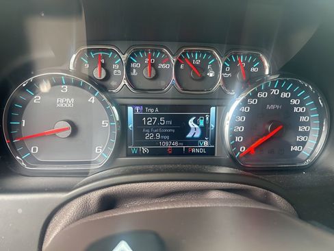 Used 2019 Chevrolet Suburban LT w/ Luxury Package RWD image 7