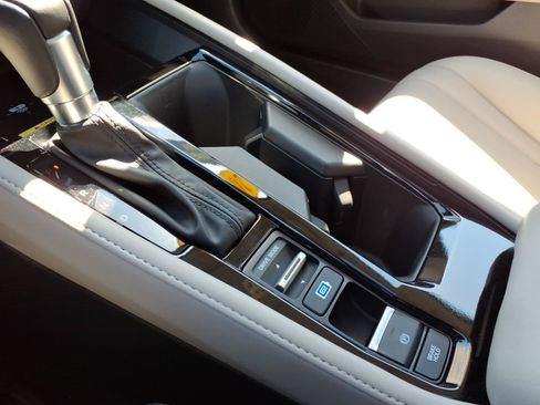 Certified 2025 Honda Accord Touring image 21