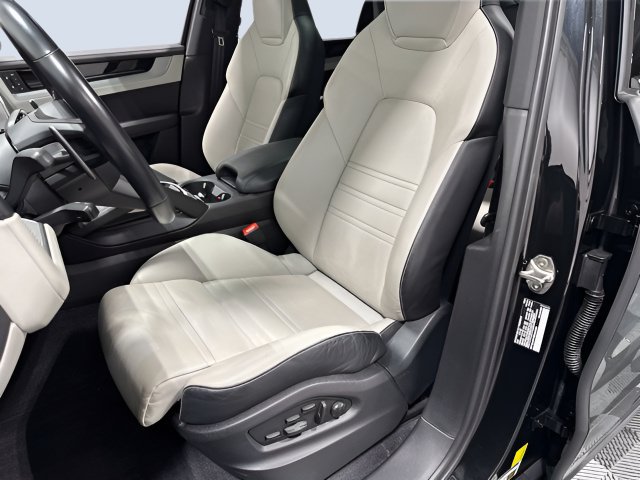Used 2024 Porsche Cayenne S AWD/4WD image 30