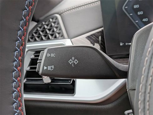 Used 2025 BMW X7 M60i image 32