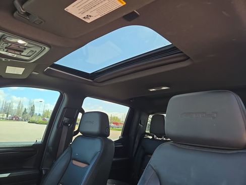 Used 2024 GMC Sierra 1500 AT4 w/ Technology Package AWD/4WD image 32
