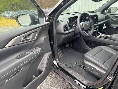 New 2026 Chevrolet Traverse LT image 13