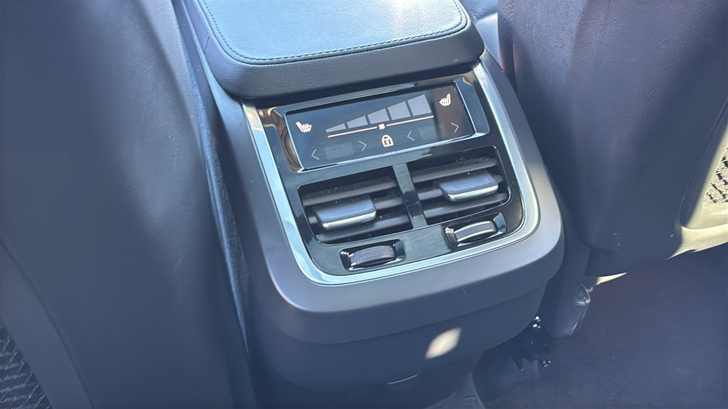 Certified 2025 Volvo XC90 B6 Plus AWD/4WD image 10