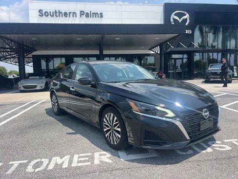 Used 2023 Nissan Altima 2.5 SV FWD image 3