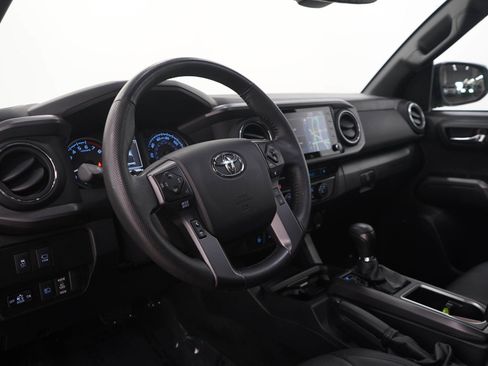 Used 2022 Toyota Tacoma TRD Off-Road w/ TRD Premium Off Road Package AWD/4WD image 25
