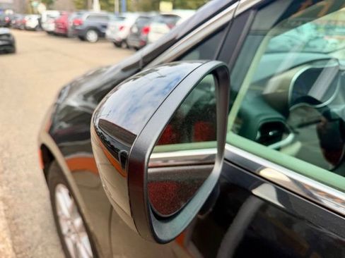 Used 2023 Chrysler Voyager LX image 8