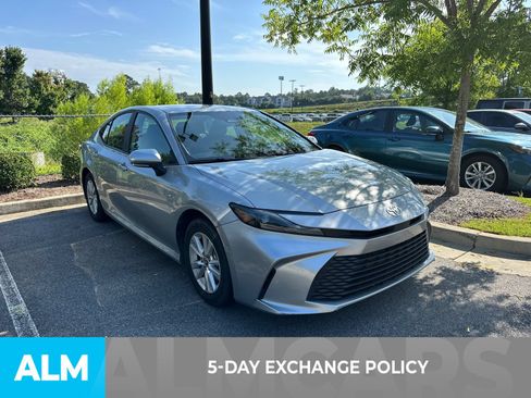 Used 2025 Toyota Camry LE FWD image 3