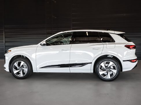 Certified 2025 Audi Q6 e-tron Premium w/ Convenience Package image 16