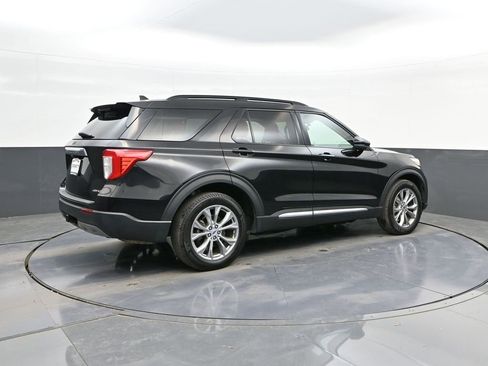 Certified 2022 Ford Explorer XLT w/ Equipment Group 202A image 15