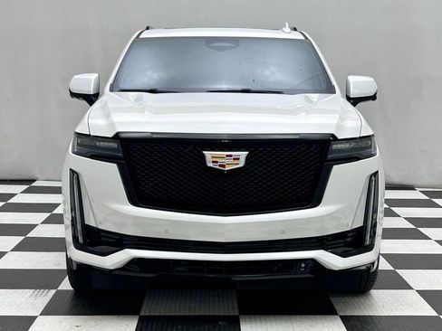 Used 2022 Cadillac Escalade ESV Sport Platinum w/ Heavy-Duty Trailer Package AWD/4WD image 3