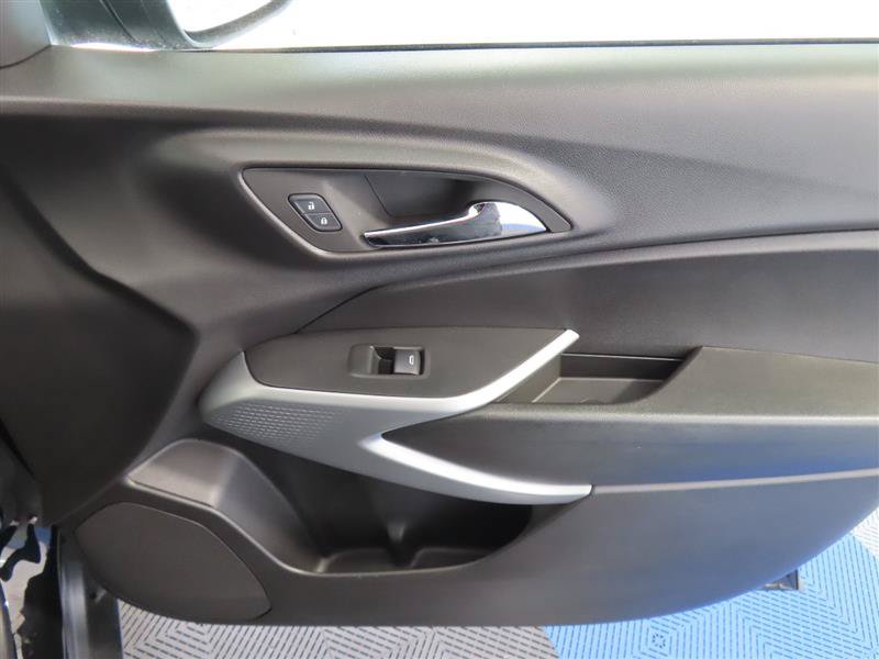 Used 2024 Chevrolet Trax RS FWD image 27