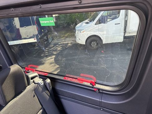 Used 2025 Mercedes-Benz Sprinter 2500 image 21