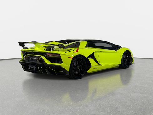 Used 2020 Lamborghini Aventador SVJ AWD/4WD image 12