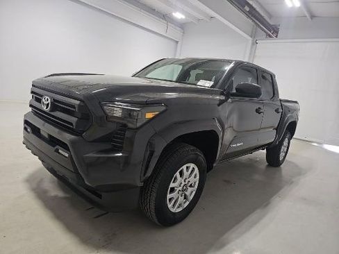 Used 2025 Toyota Tacoma SR5 image 9