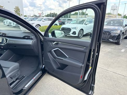 New 2025 Audi Q3 2.0T Premium image 13