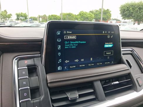 Used 2024 Chevrolet Suburban LT RWD image 15