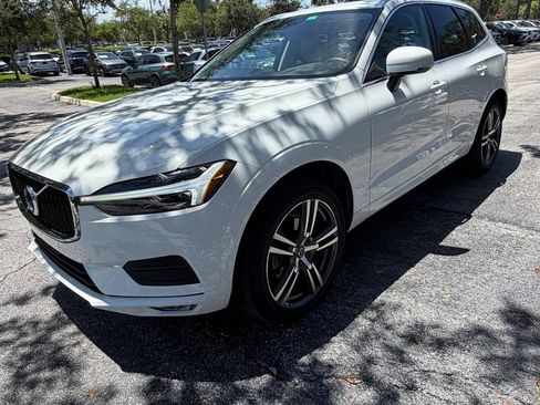 Used 2021 Volvo XC60 T5 Momentum w/ Protection Package Premier FWD image 1
