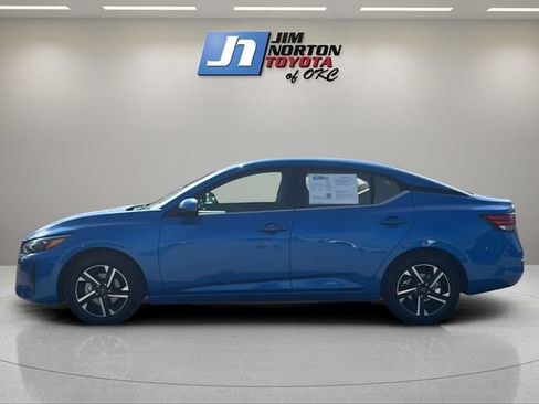 Used 2025 Nissan Sentra SV FWD image 8