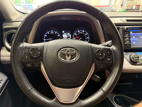 Used 2018 Toyota RAV4 XLE AWD/4WD image 28