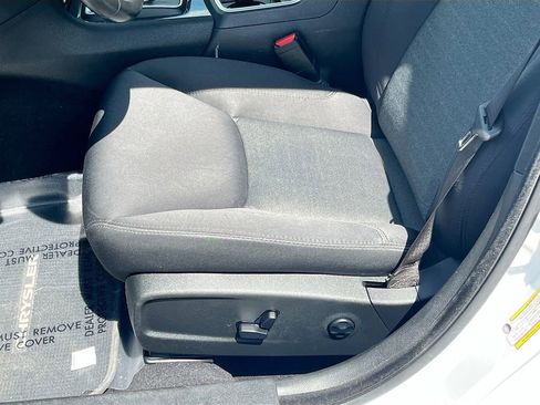 Used 2020 Chrysler 300 Touring w/ Sport Appearance Package image 18