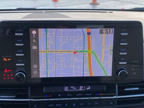 Used 2022 Toyota Sienna XLE image 14