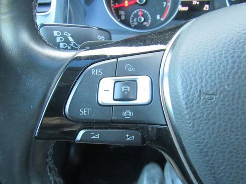 Used 2019 Volkswagen Golf SE image 33