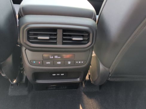 Used 2025 Honda Pilot Touring image 20