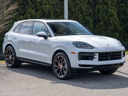Certified 2025 Porsche Cayenne S w/ Premium Package Plus image 9