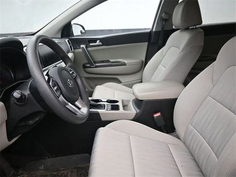 Used 2022 Kia Sportage LX image 17