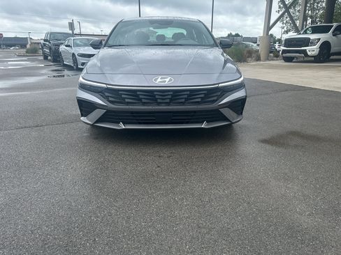 Used 2026 Hyundai Elantra SEL Sport Premium FWD image 2